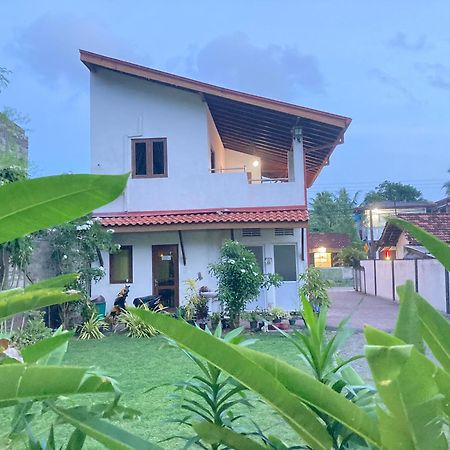 White Horse Mirissa Hotel Exterior photo