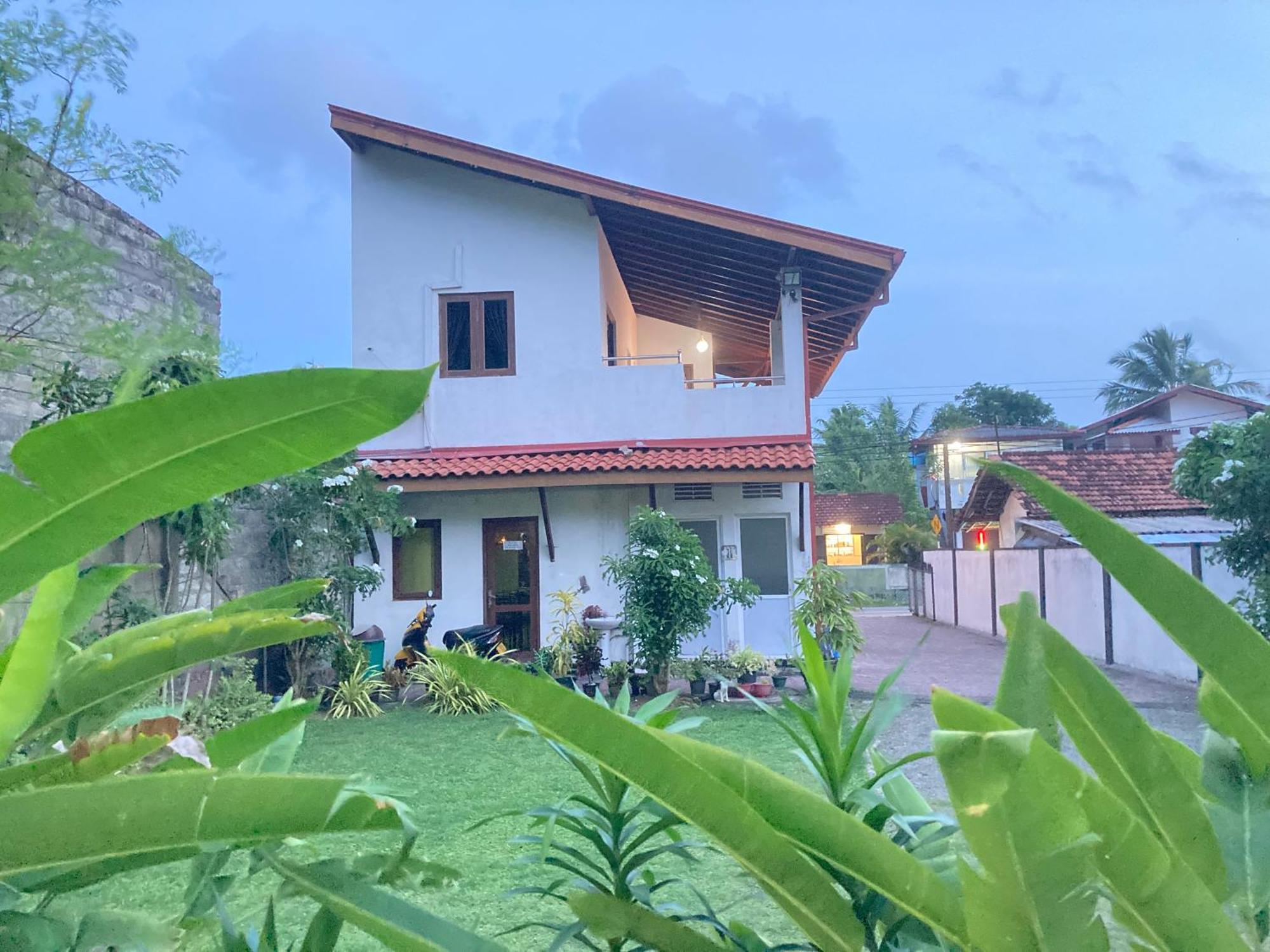 White Horse Mirissa Hotel Exterior photo