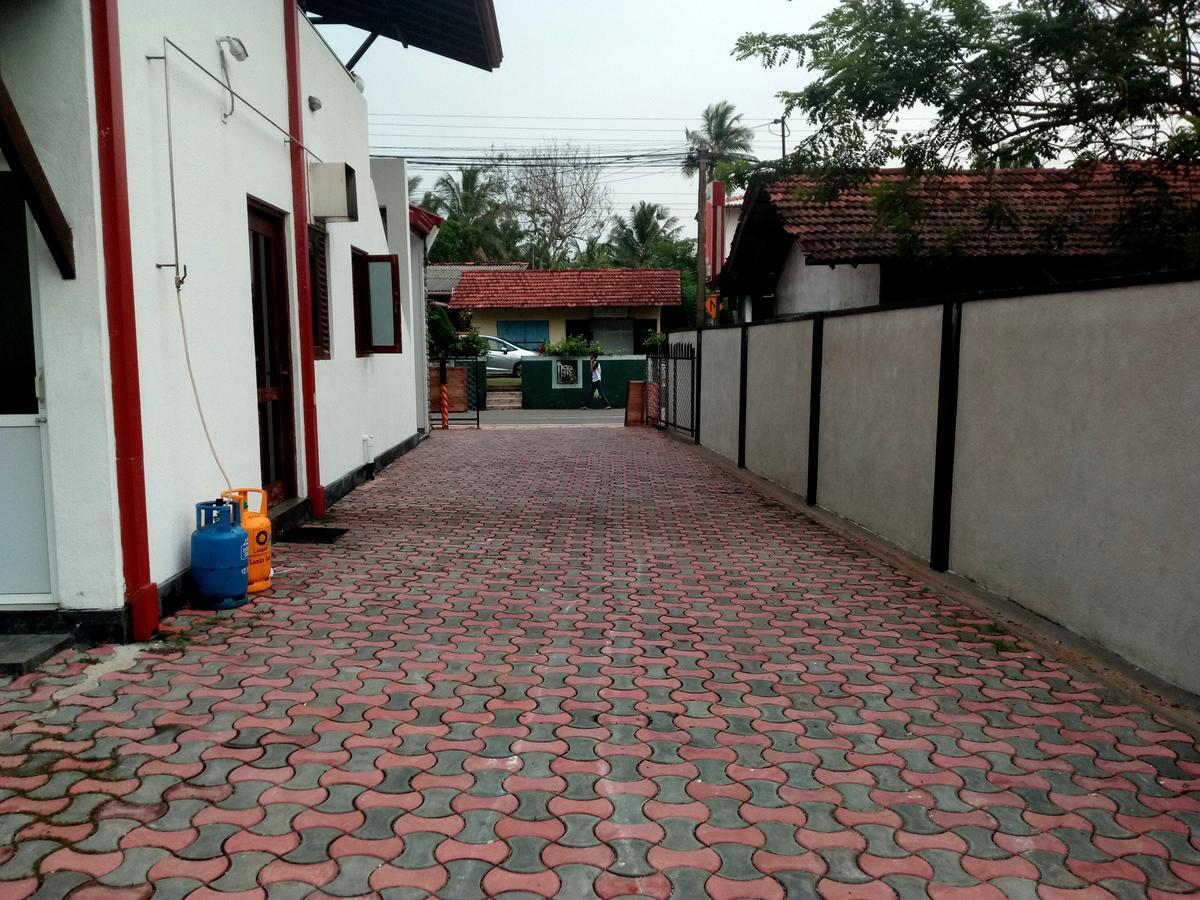 White Horse Mirissa Hotel Exterior photo