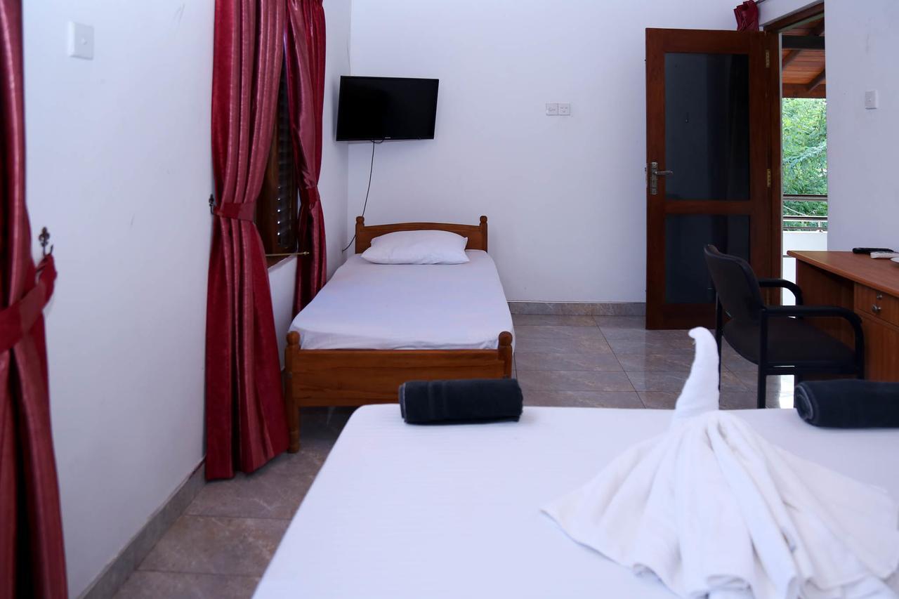 White Horse Mirissa Hotel Exterior photo